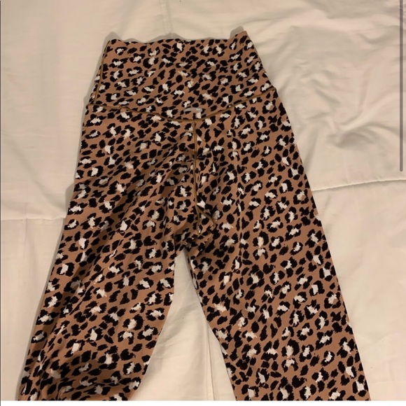 Aerie cheetah crossover leggings - Picture 2 of 3